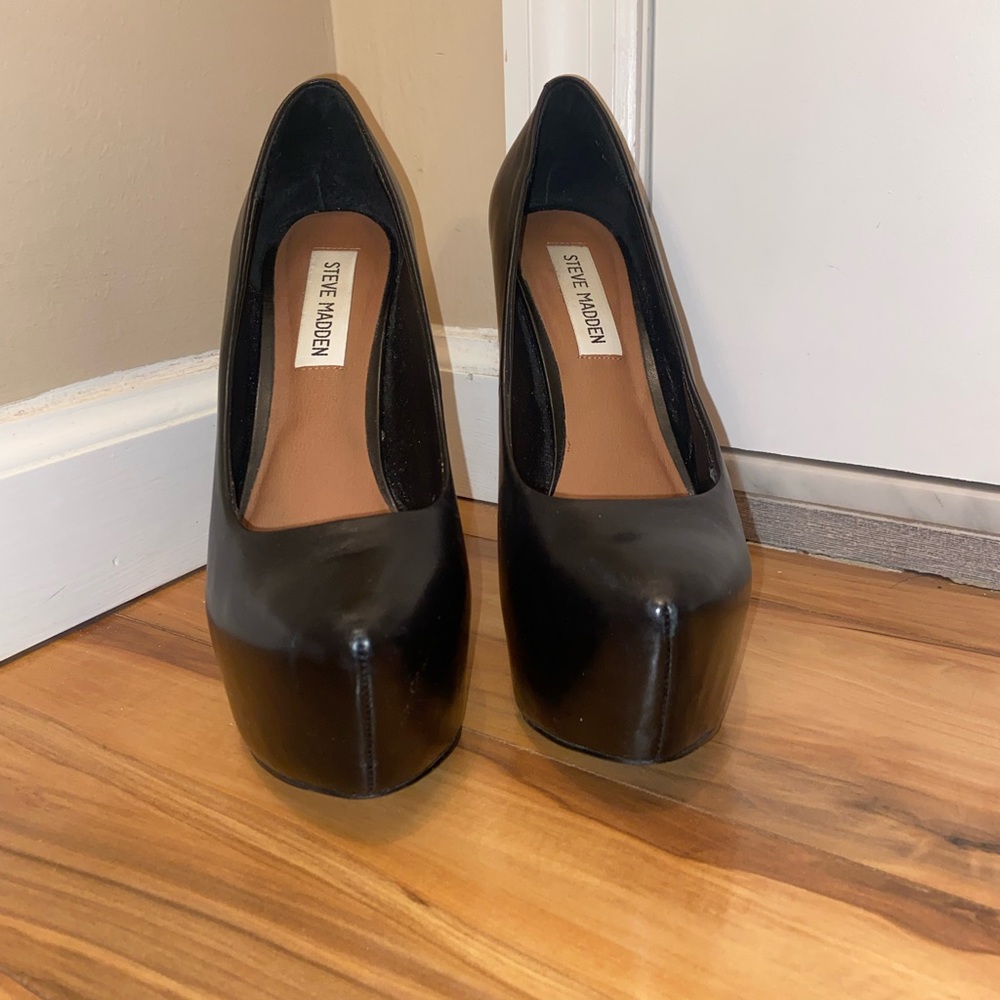 Steve Madden platform heels in black leather size 7.5